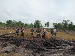 2 Helikopter Water Bombing Padamkan Kebakaran di Rohil dan Rupat