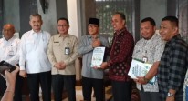 Bupati Inhil Temui Menteri Desa PDT, Ajukan Pembangunan Desa Tematik