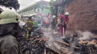 DPKP Pekanbaru Gerak Cepat Atasi Kebakaran di Tenayan Raya