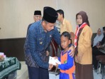 Bupati Kampar Serahkan Bantuan Zakat Program Kampar Cerdas kepada 90 Mustahik