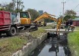 Penanganan Banjir Terus Berlanjut, Pemko Dumai Kerahkan Alat Berat Dalam Normalisasi Drainase