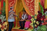 Sertijab Kapolda Riau, Irjen Arman Achdiat Disambut Tradisi Tepuk Tepung Tawar