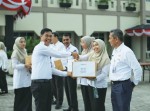 HUT ke-81 RI, Sekda Meranti Serahkan Hadiah Lomba Semarak Kemerdekaan