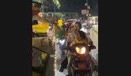 Warga Gembira Dapat Sekarung Beras, Sayur Mayur, Gula dan Buah...