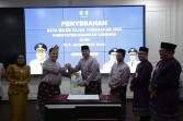 Plt Gubri Serahkan Data Tunggakan Pajak Rp20,7 Miliar pada Pemkab Kuansing