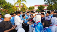 Bupati Siak Silaturahmi dengan Jemaah Haji Siak di Asrama Haji Batam