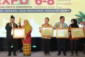 Komitmen Lindungi Petani Sawit, Bupati Siak Afni Zulkifli Raih Penghargaan SIEXPO 2026