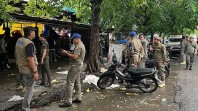 Satpol PP Lakukan Pengawasan Selama Proses Perbaikan Jalan Teratai