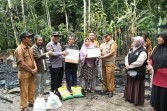 Salurkan Bantuan Logistik, Wabup Bengkalis Tinjau Korban Kebakaran Rumah di Deluk