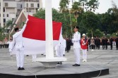 Sekdaprov  Pimpin Penurunan Bendera Merah Putih HUT ke-81 RI