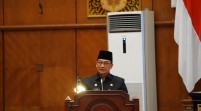 Pemprov Riau  Sampaikan Jawaban Atas Pandangan Umum Fraksi  DPRD Terhadap APBDP