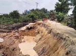 Jalan Lintas Rengat-Tembilahan Longsor, Dinas PUPR-PKPP Riau Turunkan Tim