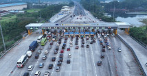 Kurang Saldo Elektronik Jadi Penyebab Panjangnya Antrean Kendaraan di Gerbang Tol Saat Mudik