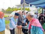Tim Dinkes Dampingi Jemaah Haji Kloter 18 Batam asal Kota Pekanbaru