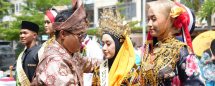 Kuansing Tampilkan Tradisi “Mengantar Anak Pancar” pada Ajang Finalis Duta Pariwisata Riau 2026