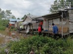 Longsor Rusak Empat Rumah di Pasar Lama Enok