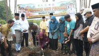 Tekan Risiko Stunting, Yuliantini dan Katerina Letakkan Batu Pertama Pembangunan Rumah Layak Huni di Sungai Luar