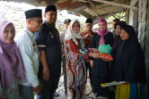 Warga Kecamatan Payung Sekaki Ucap Syukur usai Terima Sembako dari TP PKK Riau