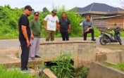 Bupati Inhu Pimpin Gotong Royong di Lokasi Banjir Rengat Barat