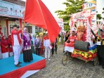 Wakil Bupati KamparLepas  Pawai Kemerdekaan HUT RI ke-81 di  Salo