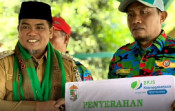 Zukri  Serahkan Kepesertaan BPJS Ketenagakerjaan  bagi 41.000 Pekerja Bongkar Muat Perkebunan Sawit di Pelalawan