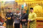 Penuh Haru, Komjen Herry Heryawan Dilepas di Balai Adat LAM Riau