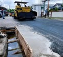 Jalan Diaspal Ulang, Pemko Pekanbaru Juga Benahi Drainase Jalan Sekolah