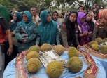 Puluhan Ribu Warga Pekanbaru Jadi Saksi Talam Durian Pecahkan Rekor MURI