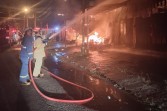 Warung Ampera dan Toko Sembako di Jalan Belimbing  Pekanbaru Terbakar