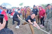 Wali Kota Ikut Jatuh Bangun Meriahkan Lomba Tarik Tambang HUT RI Ke-81