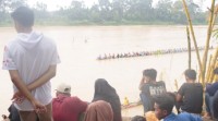 Tradisi Lokal, Pacu Sampan Kembali Bergema di Danau Baru Rengat Barat