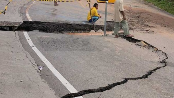 Jalan Nasional Sumbar di Painan Retak, Akses Transportasi Terganggu