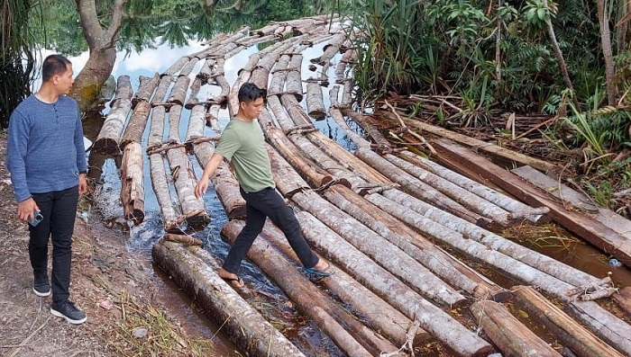 Gulung Komplotan MA Alias Anak Jendral  di Giam Siak Kecil,  Polda Riau Sita Puluhan  Ton Kayu Ilegal  Dihilir Lewat Sungai