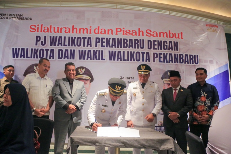 Tarif Parkir Pekanbaru  Turun, Roda Dua Rp1.000, Roda Empat  Rp2.000