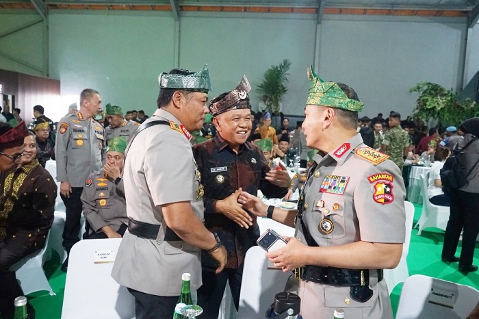 Bupati Asmar Hadiri Kenal Pamit Kapolda Riau