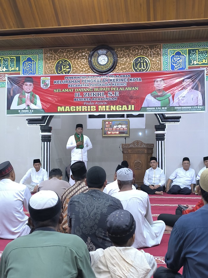 Bupati Zukri Hadir Bersama Masyarakat Pangakalan Kerinci Demi Menggalakkan Program Maghrib Mengaji