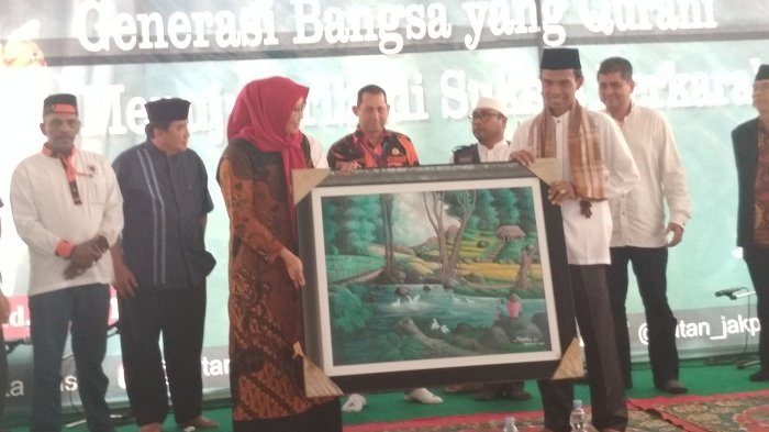 Ceramah di Rutan Salemba, Ustadz Abdul Somad Dihadiahi.....   