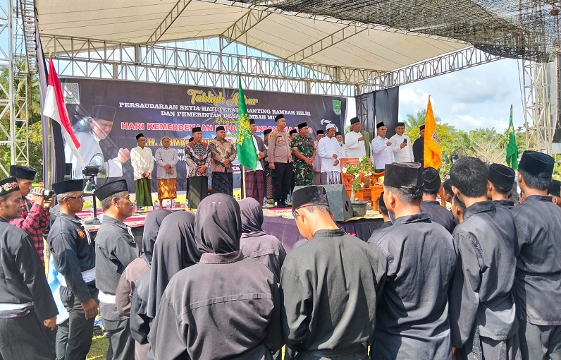 Kapolsek Rambah Hilir Hadiri Tabligh Akbar Memperingati HUT RI KE 79