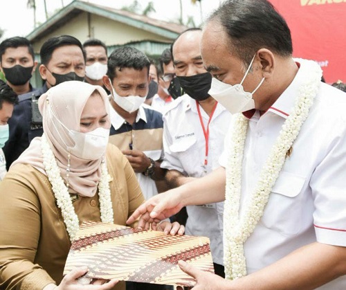 Bupati Bengkalis Serahkan Usulan Sejumlah Program Pedesaan pada Wakil Menteri Budi Arie Setiadi