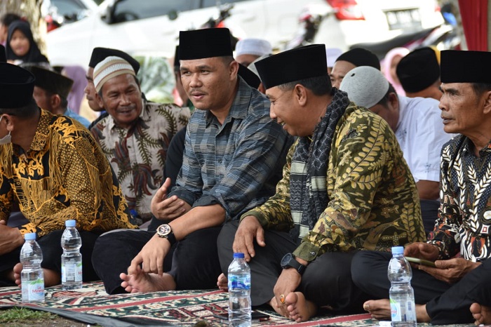 Ketua DPRD Kuansing  dan Ribuan Masyarakat  Hadiri Doa Kubur di Petai Singingi Hilir