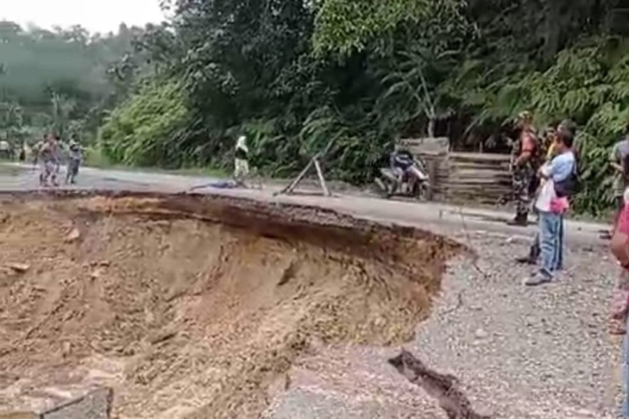 Buka Tutup, Pasca Longsor Pagi Ini Jalan Nasional di Kuansing Bisa Dilewati