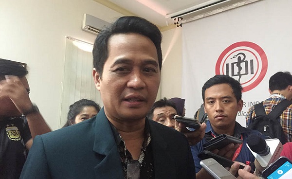 IDI: Ketersediaan APD Tak Memadai, Tenaga Medis Gunakan Kantong Plastik Sampah