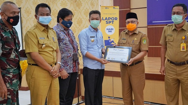 Buka Sosialisasi HPP, Bupati Rohil Ajak Masyarakat Bayar Pajak Tepat Waktu