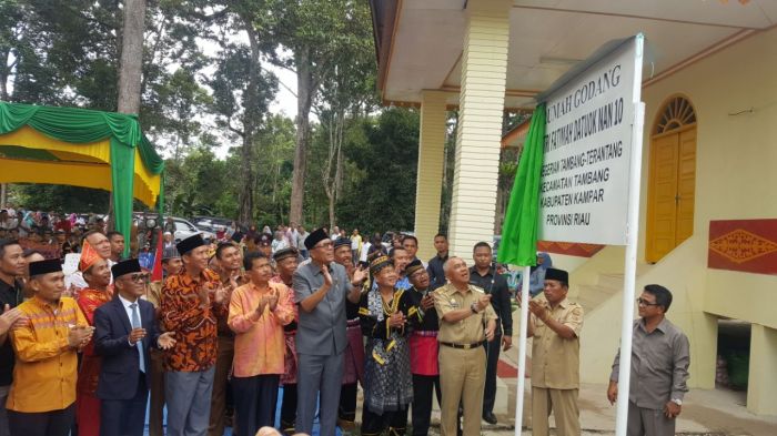 Dibangun Pakai ABD Riau, Gubri Resmikan Balai Adat Kenegerian Tambang