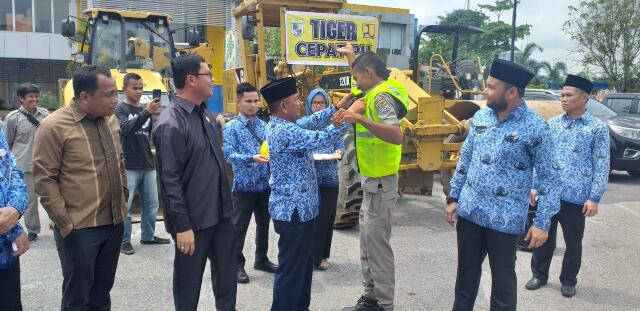 Apresiasi Tim Tiger Cepat PUPR Pelalawan, Bupati: Ini yang Saya Mau, Cepat, Tanggap dan Efisien