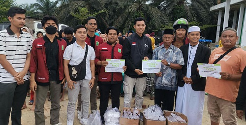 Almadani FISIP Unri dan IZI Riau Salurkan Bantuan Kemanusiaan untuk Korban Banjir Rumbai