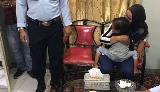 ASTAGA...Ibu Gendong Bayi Ini Tertangkap Tangan Antar Sabu dalam Bungkus Roti di Lapas Bengkalis