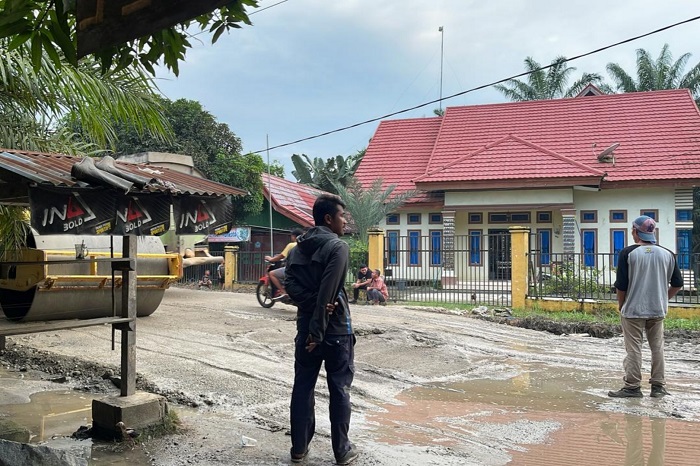 Pemprov Riau Mulai Bereskan Jalan Poros Penghubung Rohul-Rohil