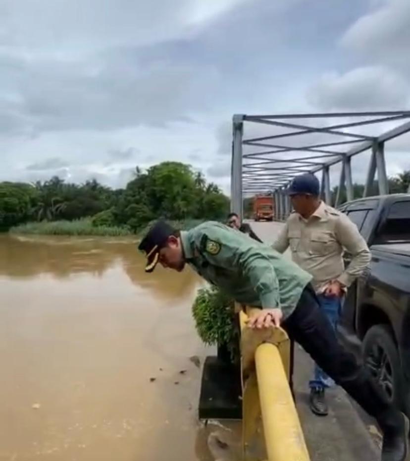 Dinas PUPR Riau Tinjau Banjir Jalan Sontang-Duri