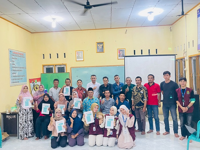 Cegah DBD, Mahasiswa KKN IAIN Bengkalis, Sulap Serai Jadi Spray Anti Nyamuk